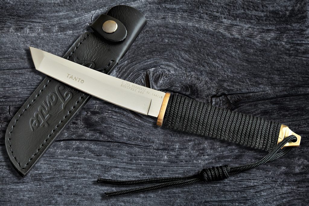 Tanto survival knife