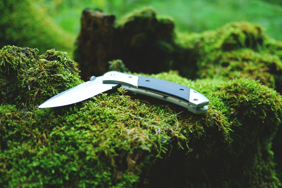 Folding survival knife