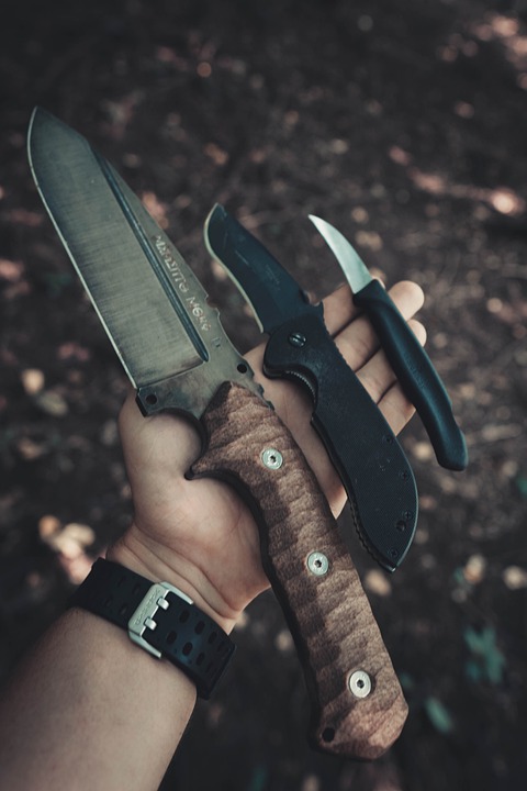 Survival knives