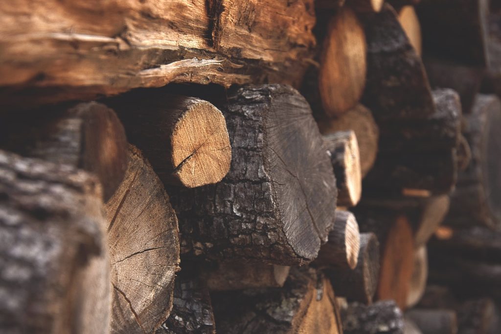 Hardwood and softwood as firewood